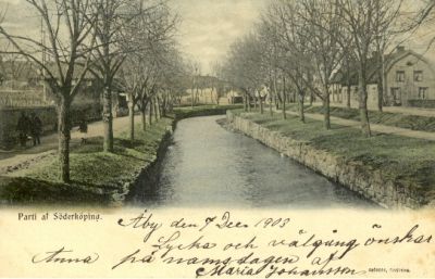 Vattendrag genom stadsbebyggelse
