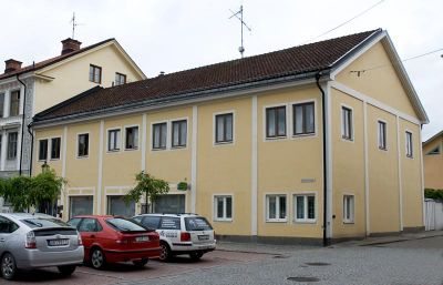 Butiksbyggnad vid torg
